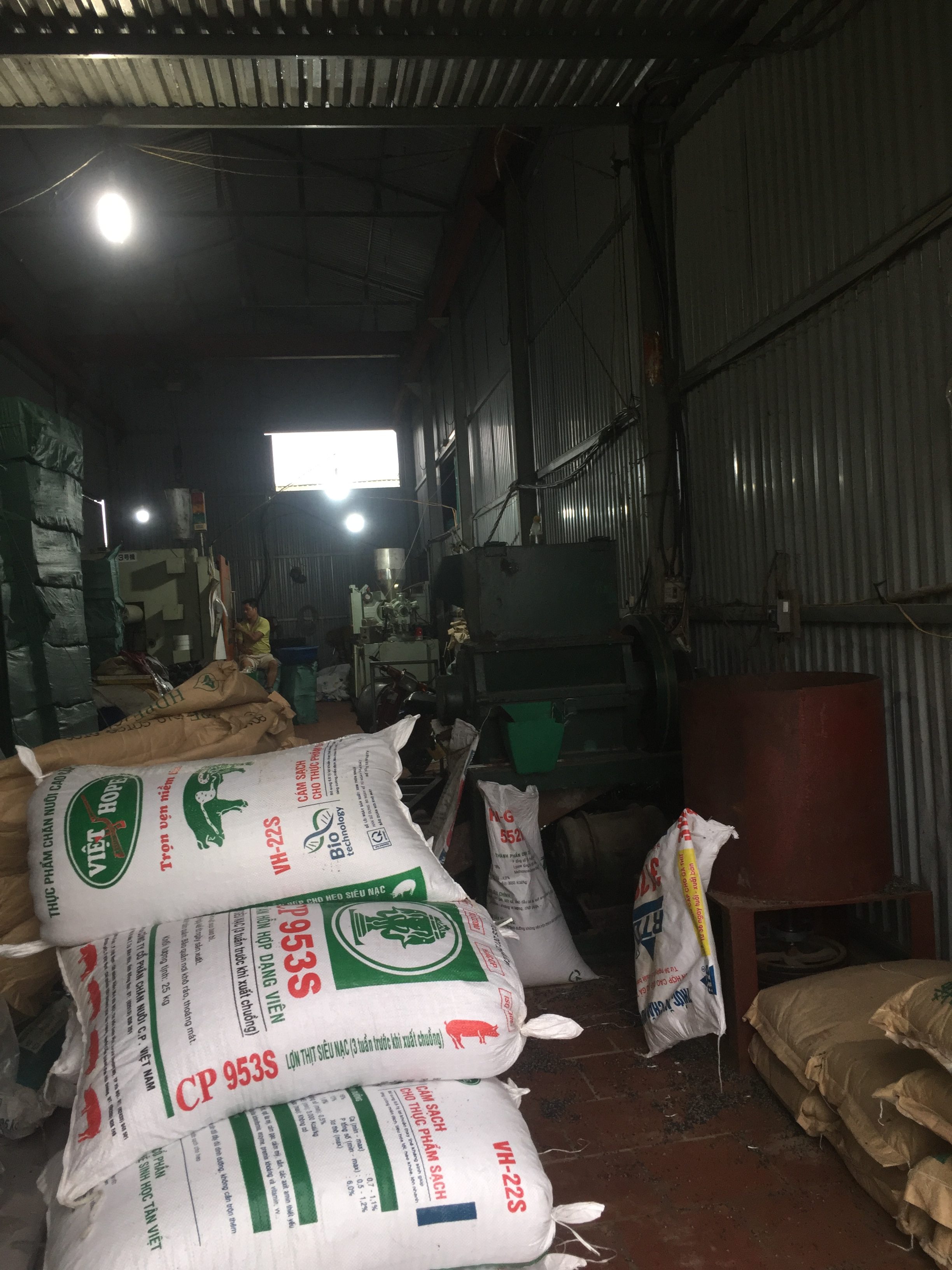 Sản xuất khung chậu nhựa vườn thẳng đứng